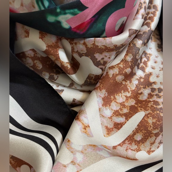 New-MAJE
Erose Large Silk Scarf In Multicolor - Picture 9 of 16